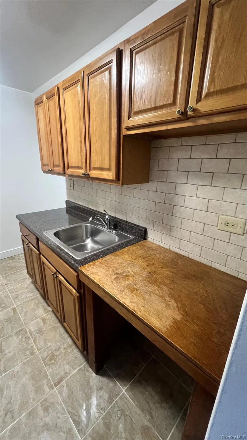 89-20 55th Avenue, New York, NY, 2 Bedrooms Bedrooms, 3 Rooms Rooms,1 BathroomBathrooms,Residential Lease,For Rent,55th,0,1026079 89-20 55th Avenue, New York, NY, 2 Bedrooms Bedrooms, 3 Rooms Rooms,1 BathroomBathrooms,Residential Lease,For Rent,55th,0,1026079
