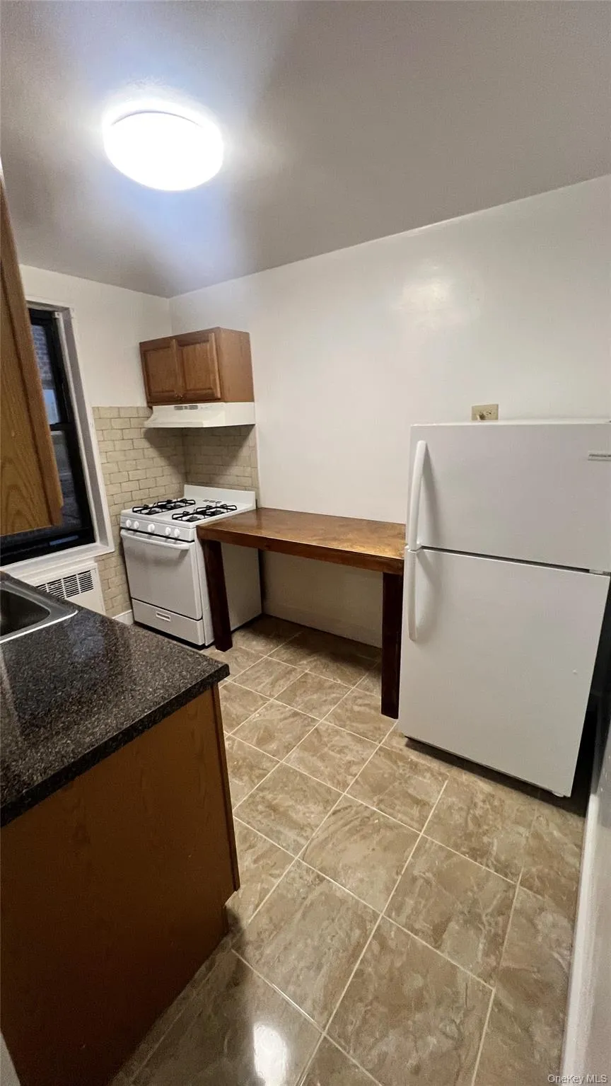 89-20 55th Avenue, New York, NY, 2 Bedrooms Bedrooms, 3 Rooms Rooms,1 BathroomBathrooms,Residential Lease,For Rent,55th,0,1026079 89-20 55th Avenue, New York, NY, 2 Bedrooms Bedrooms, 3 Rooms Rooms,1 BathroomBathrooms,Residential Lease,For Rent,55th,0,1026079