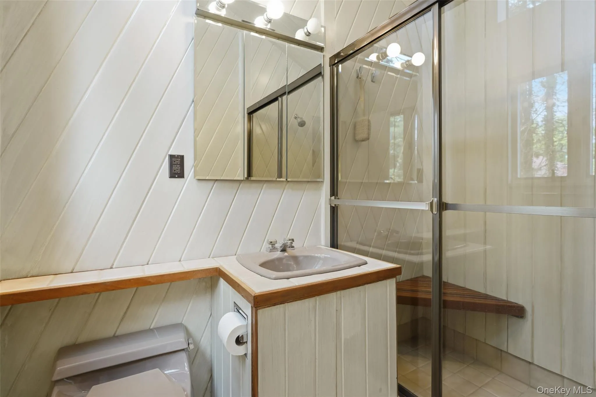 En-Suite Bathroom En-Suite Bathroom