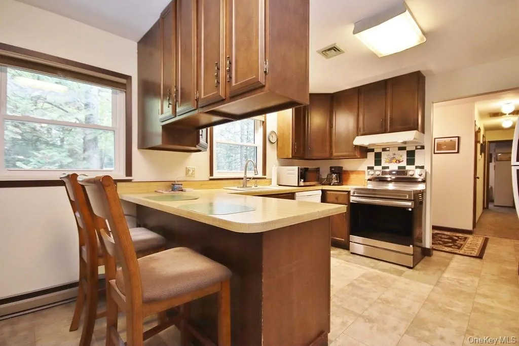 5 Drake Lane, Thompson, NY, 3 Bedrooms Bedrooms, 6 Rooms Rooms,2 BathroomsBathrooms,Residential,For Rent,Drake,0,1026090 5 Drake Lane, Thompson, NY, 3 Bedrooms Bedrooms, 6 Rooms Rooms,2 BathroomsBathrooms,Residential,For Rent,Drake,0,1026090