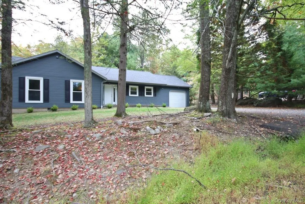 5 Drake Lane, Thompson, NY, 3 Bedrooms Bedrooms, 6 Rooms Rooms,2 BathroomsBathrooms,Residential,For Rent,Drake,0,1026090 5 Drake Lane, Thompson, NY, 3 Bedrooms Bedrooms, 6 Rooms Rooms,2 BathroomsBathrooms,Residential,For Rent,Drake,0,1026090