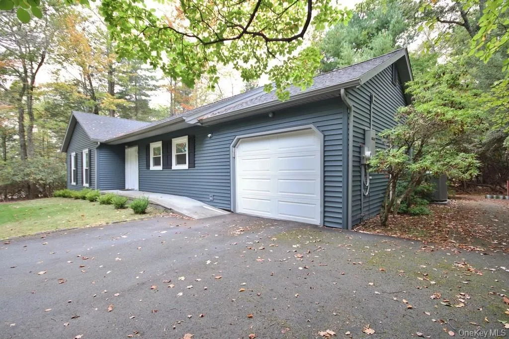 5 Drake Lane, Thompson, NY, 3 Bedrooms Bedrooms, 6 Rooms Rooms,2 BathroomsBathrooms,Residential,For Rent,Drake,0,1026090 5 Drake Lane, Thompson, NY, 3 Bedrooms Bedrooms, 6 Rooms Rooms,2 BathroomsBathrooms,Residential,For Rent,Drake,0,1026090