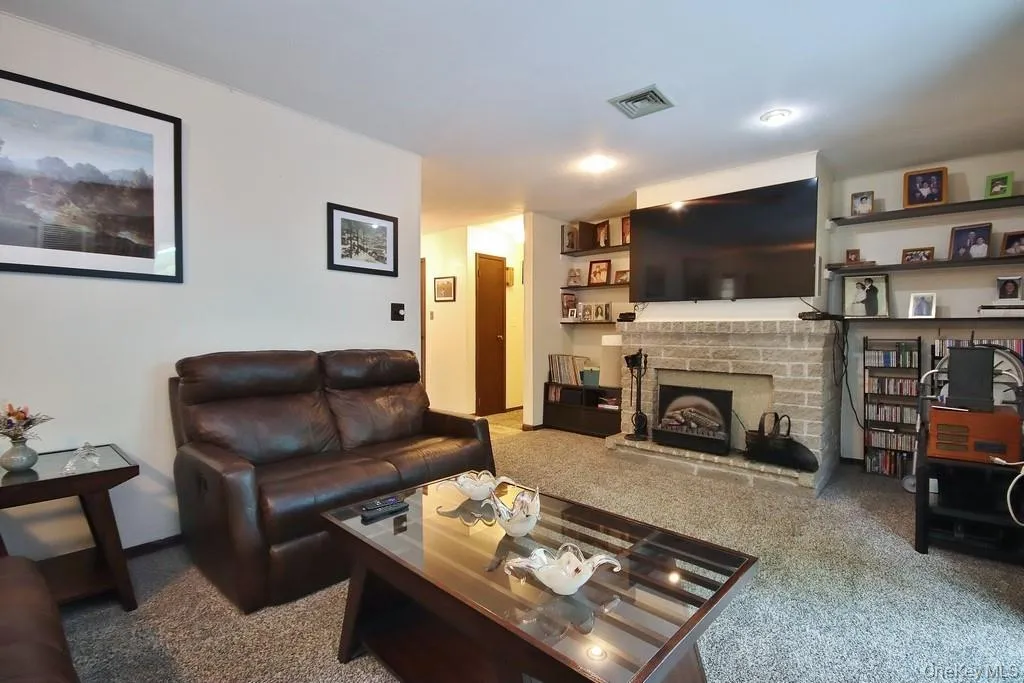 5 Drake Lane, Thompson, NY, 3 Bedrooms Bedrooms, 6 Rooms Rooms,2 BathroomsBathrooms,Residential,For Rent,Drake,0,1026090 5 Drake Lane, Thompson, NY, 3 Bedrooms Bedrooms, 6 Rooms Rooms,2 BathroomsBathrooms,Residential,For Rent,Drake,0,1026090