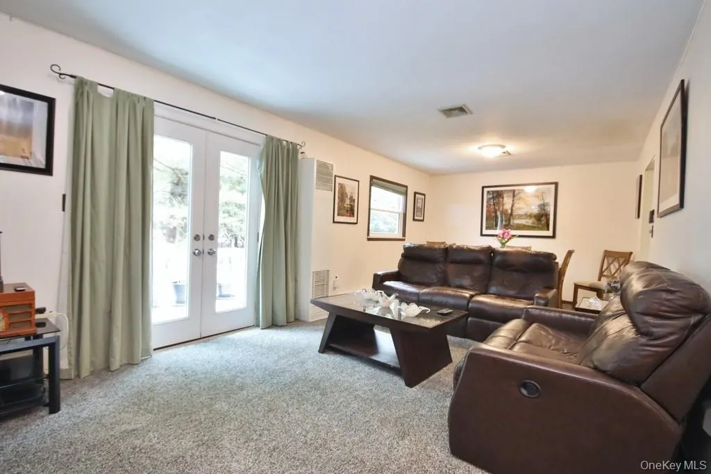 5 Drake Lane, Thompson, NY, 3 Bedrooms Bedrooms, 6 Rooms Rooms,2 BathroomsBathrooms,Residential,For Rent,Drake,0,1026090 5 Drake Lane, Thompson, NY, 3 Bedrooms Bedrooms, 6 Rooms Rooms,2 BathroomsBathrooms,Residential,For Rent,Drake,0,1026090