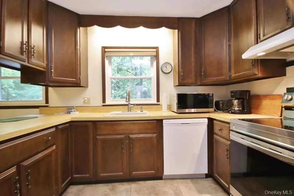 5 Drake Lane, Thompson, NY, 3 Bedrooms Bedrooms, 6 Rooms Rooms,2 BathroomsBathrooms,Residential,For Rent,Drake,0,1026090 5 Drake Lane, Thompson, NY, 3 Bedrooms Bedrooms, 6 Rooms Rooms,2 BathroomsBathrooms,Residential,For Rent,Drake,0,1026090