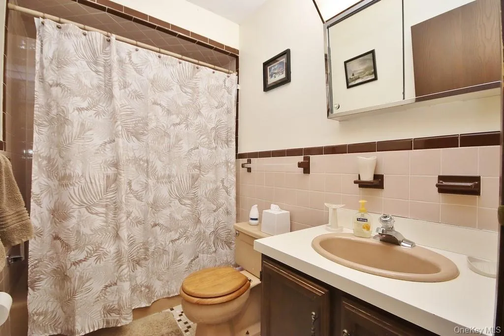 5 Drake Lane, Thompson, NY, 3 Bedrooms Bedrooms, 6 Rooms Rooms,2 BathroomsBathrooms,Residential,For Rent,Drake,0,1026090 5 Drake Lane, Thompson, NY, 3 Bedrooms Bedrooms, 6 Rooms Rooms,2 BathroomsBathrooms,Residential,For Rent,Drake,0,1026090