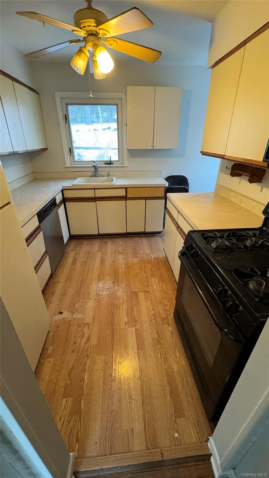 19 Chestnut Street, Stony Point, NY, 7 Bedrooms Bedrooms, 11 Rooms Rooms,2 BathroomsBathrooms,Residential Lease,For Rent,Chestnut,0,1026114 19 Chestnut Street, Stony Point, NY, 7 Bedrooms Bedrooms, 11 Rooms Rooms,2 BathroomsBathrooms,Residential Lease,For Rent,Chestnut,0,1026114