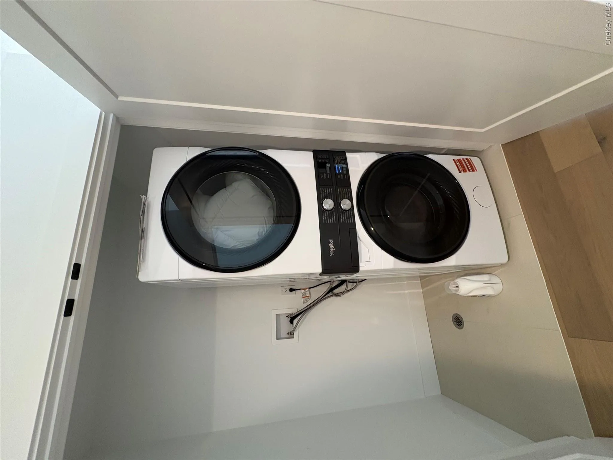 Laundry w/new Whirlpool w/d Laundry w/new Whirlpool w/d