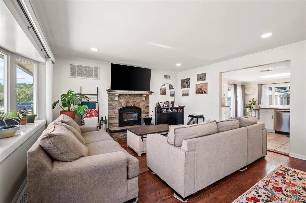 1882 Byrd Drive, Hempstead, NY, 4 Bedrooms Bedrooms, 7 Rooms Rooms,2 BathroomsBathrooms,Residential,For Rent,Byrd,0,1026116 1882 Byrd Drive, Hempstead, NY, 4 Bedrooms Bedrooms, 7 Rooms Rooms,2 BathroomsBathrooms,Residential,For Rent,Byrd,0,1026116