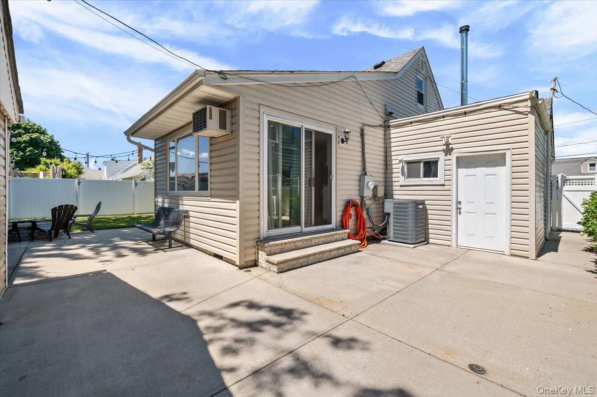 1882 Byrd Drive, Hempstead, NY, 4 Bedrooms Bedrooms, 7 Rooms Rooms,2 BathroomsBathrooms,Residential,For Rent,Byrd,0,1026116 1882 Byrd Drive, Hempstead, NY, 4 Bedrooms Bedrooms, 7 Rooms Rooms,2 BathroomsBathrooms,Residential,For Rent,Byrd,0,1026116