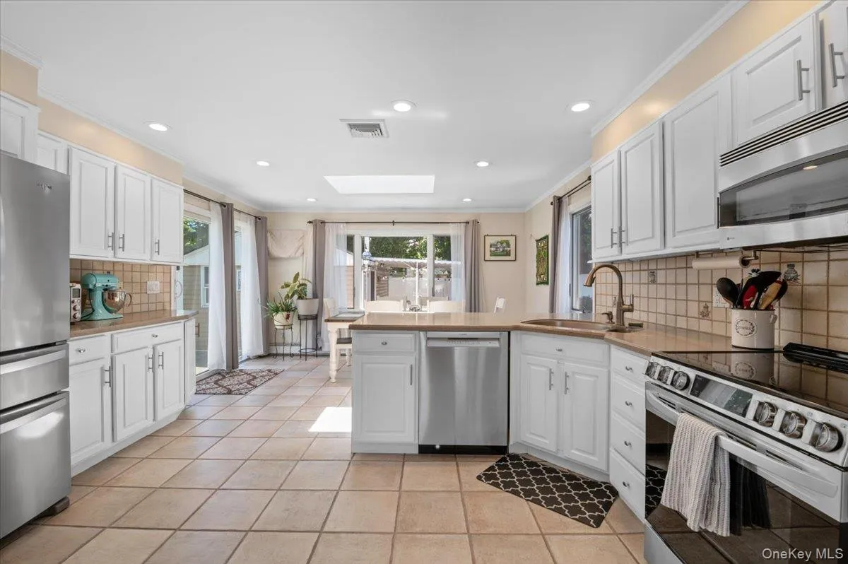 1882 Byrd Drive, Hempstead, NY, 4 Bedrooms Bedrooms, 7 Rooms Rooms,2 BathroomsBathrooms,Residential,For Rent,Byrd,0,1026116 1882 Byrd Drive, Hempstead, NY, 4 Bedrooms Bedrooms, 7 Rooms Rooms,2 BathroomsBathrooms,Residential,For Rent,Byrd,0,1026116
