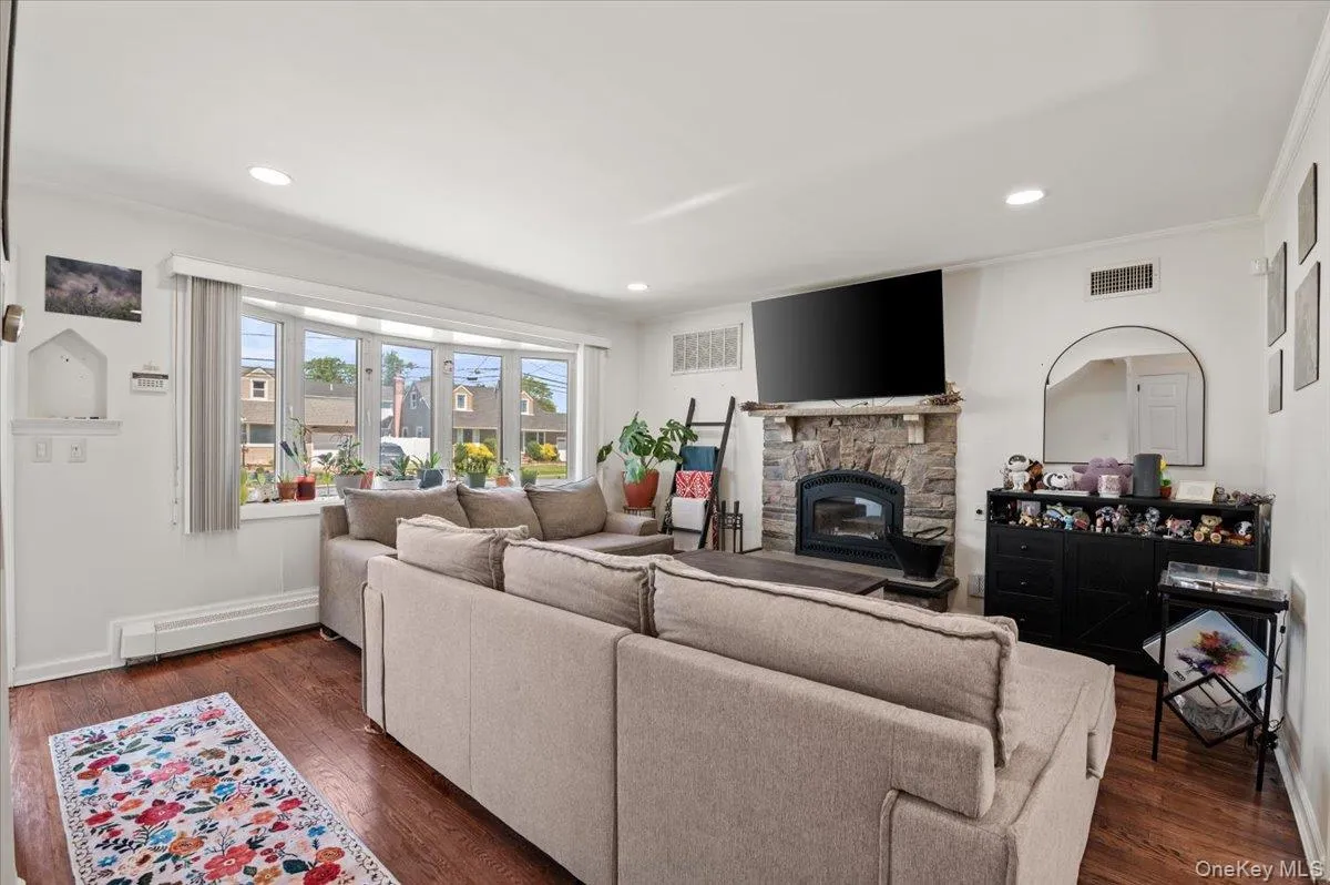 1882 Byrd Drive, Hempstead, NY, 4 Bedrooms Bedrooms, 7 Rooms Rooms,2 BathroomsBathrooms,Residential,For Rent,Byrd,0,1026116 1882 Byrd Drive, Hempstead, NY, 4 Bedrooms Bedrooms, 7 Rooms Rooms,2 BathroomsBathrooms,Residential,For Rent,Byrd,0,1026116