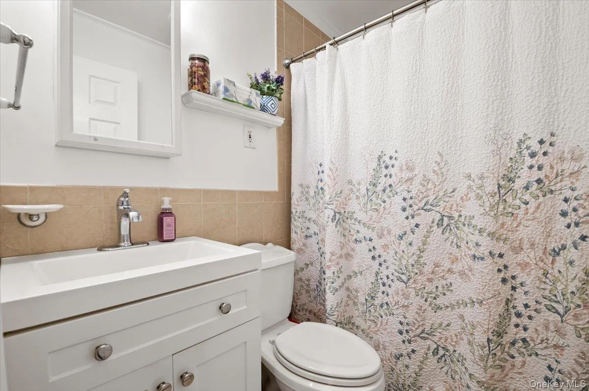 1882 Byrd Drive, Hempstead, NY, 4 Bedrooms Bedrooms, 7 Rooms Rooms,2 BathroomsBathrooms,Residential,For Rent,Byrd,0,1026116 1882 Byrd Drive, Hempstead, NY, 4 Bedrooms Bedrooms, 7 Rooms Rooms,2 BathroomsBathrooms,Residential,For Rent,Byrd,0,1026116
