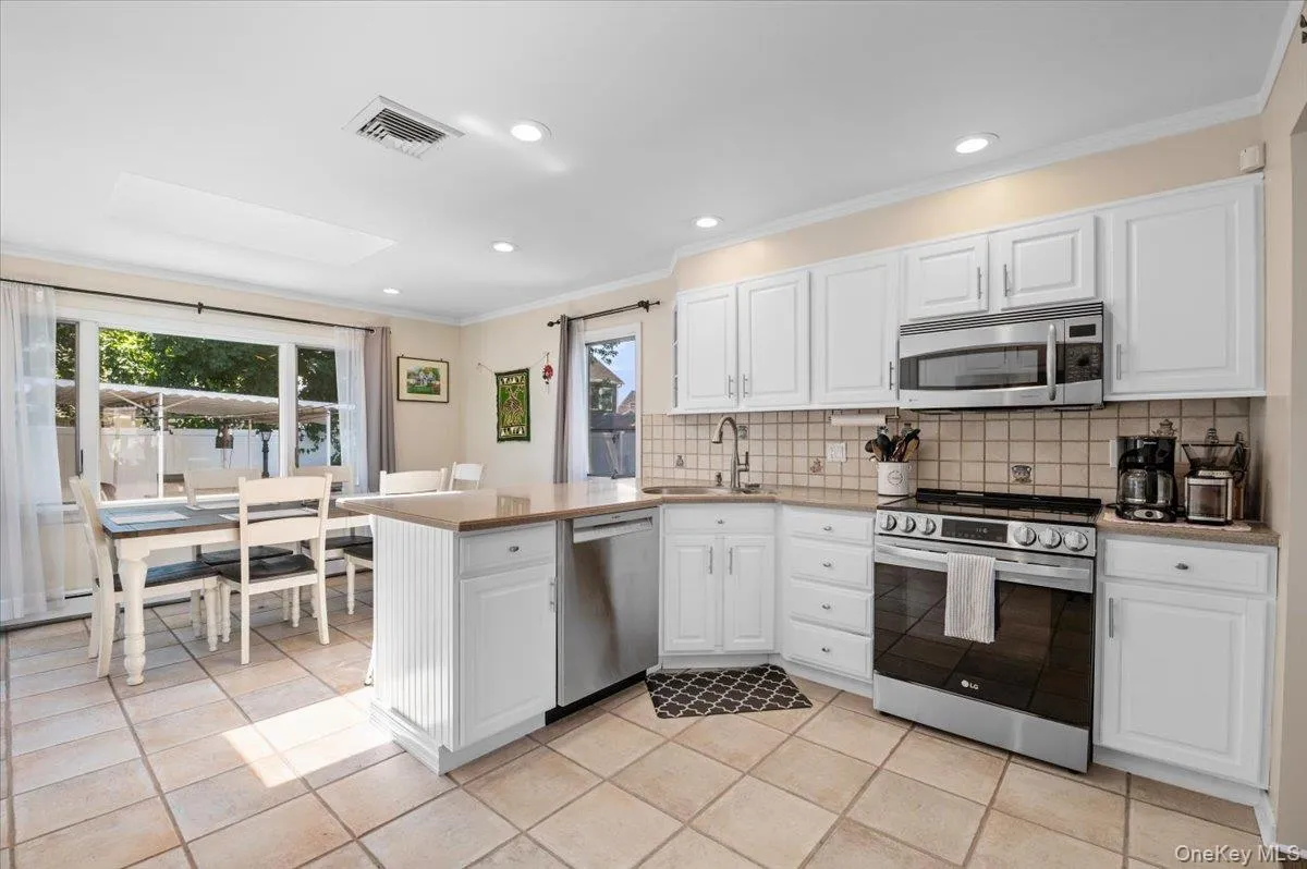 1882 Byrd Drive, Hempstead, NY, 4 Bedrooms Bedrooms, 7 Rooms Rooms,2 BathroomsBathrooms,Residential,For Rent,Byrd,0,1026116 1882 Byrd Drive, Hempstead, NY, 4 Bedrooms Bedrooms, 7 Rooms Rooms,2 BathroomsBathrooms,Residential,For Rent,Byrd,0,1026116