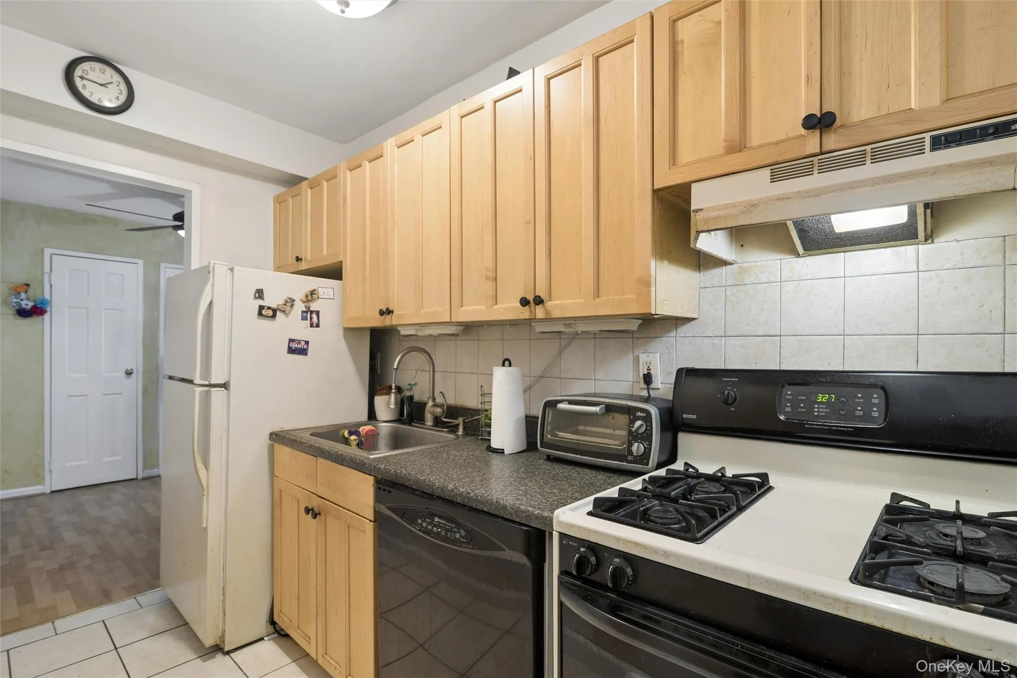101 Clinton Avenue, North Hempstead, NY, 1 Bedroom Bedrooms, 4 Rooms Rooms,1 BathroomBathrooms,Residential,For Rent,Clinton,0,1026120 101 Clinton Avenue, North Hempstead, NY, 1 Bedroom Bedrooms, 4 Rooms Rooms,1 BathroomBathrooms,Residential,For Rent,Clinton,0,1026120