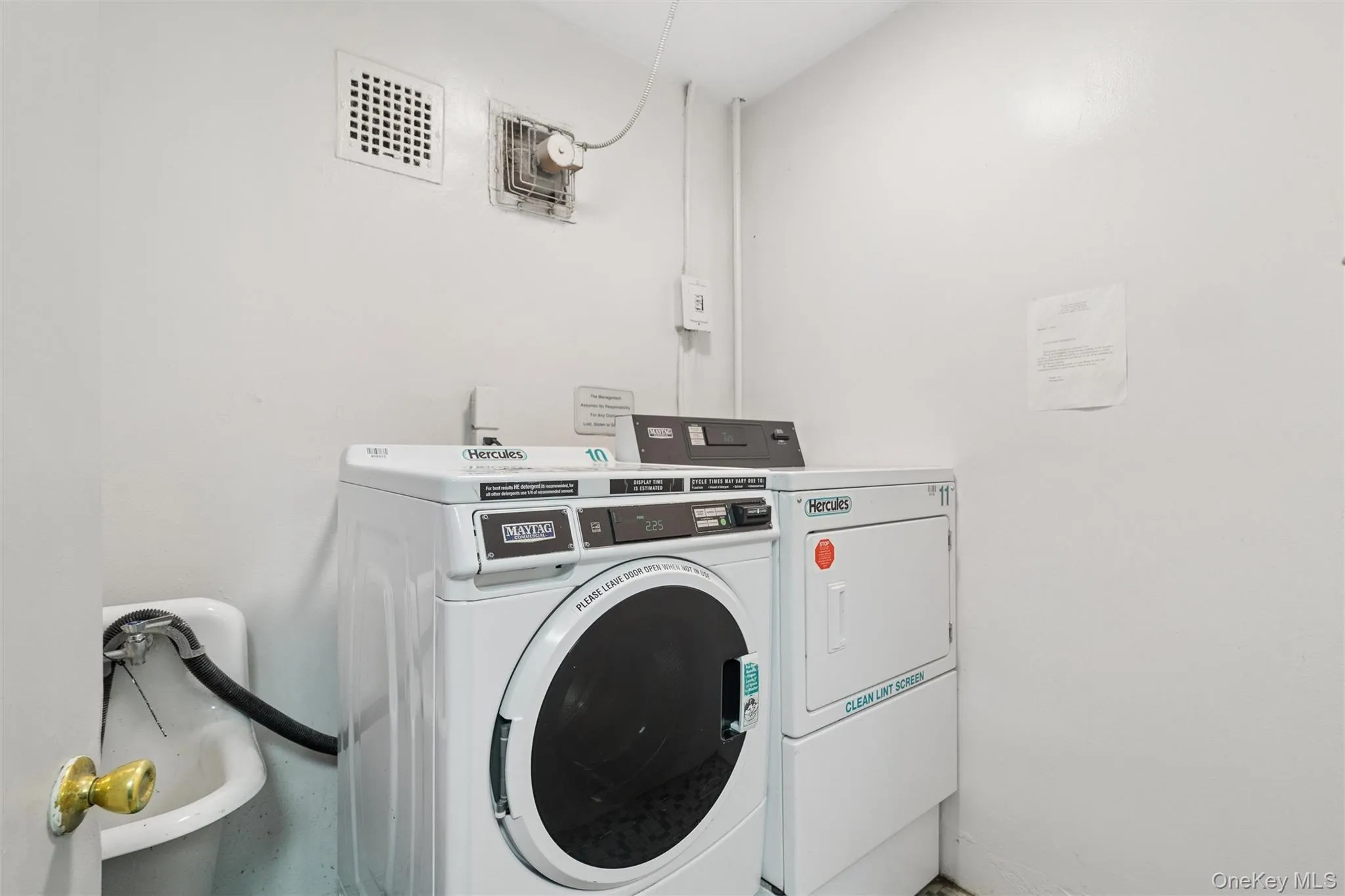 101 Clinton Avenue, North Hempstead, NY, 1 Bedroom Bedrooms, 4 Rooms Rooms,1 BathroomBathrooms,Residential,For Rent,Clinton,0,1026120 101 Clinton Avenue, North Hempstead, NY, 1 Bedroom Bedrooms, 4 Rooms Rooms,1 BathroomBathrooms,Residential,For Rent,Clinton,0,1026120