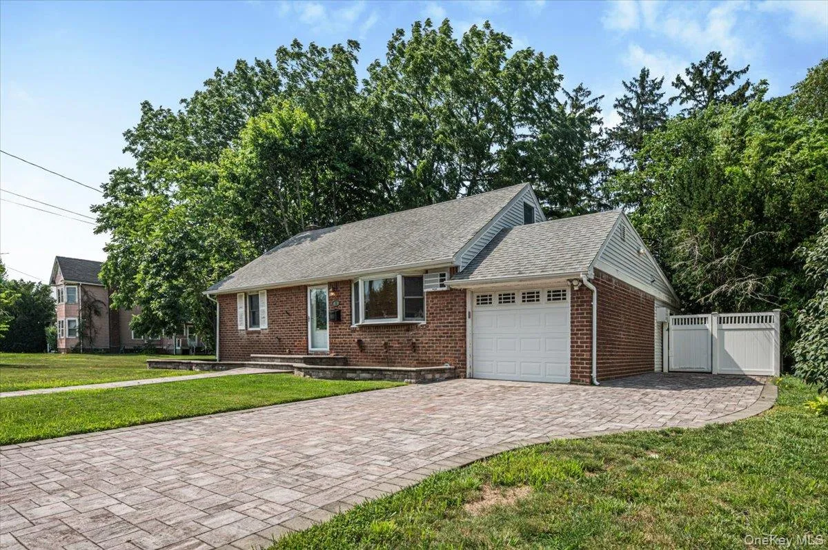 9 Tudor Road, Oyster Bay, NY, 4 Bedrooms Bedrooms, 8 Rooms Rooms,2 BathroomsBathrooms,Residential,For Rent,Tudor,0,1026121 9 Tudor Road, Oyster Bay, NY, 4 Bedrooms Bedrooms, 8 Rooms Rooms,2 BathroomsBathrooms,Residential,For Rent,Tudor,0,1026121