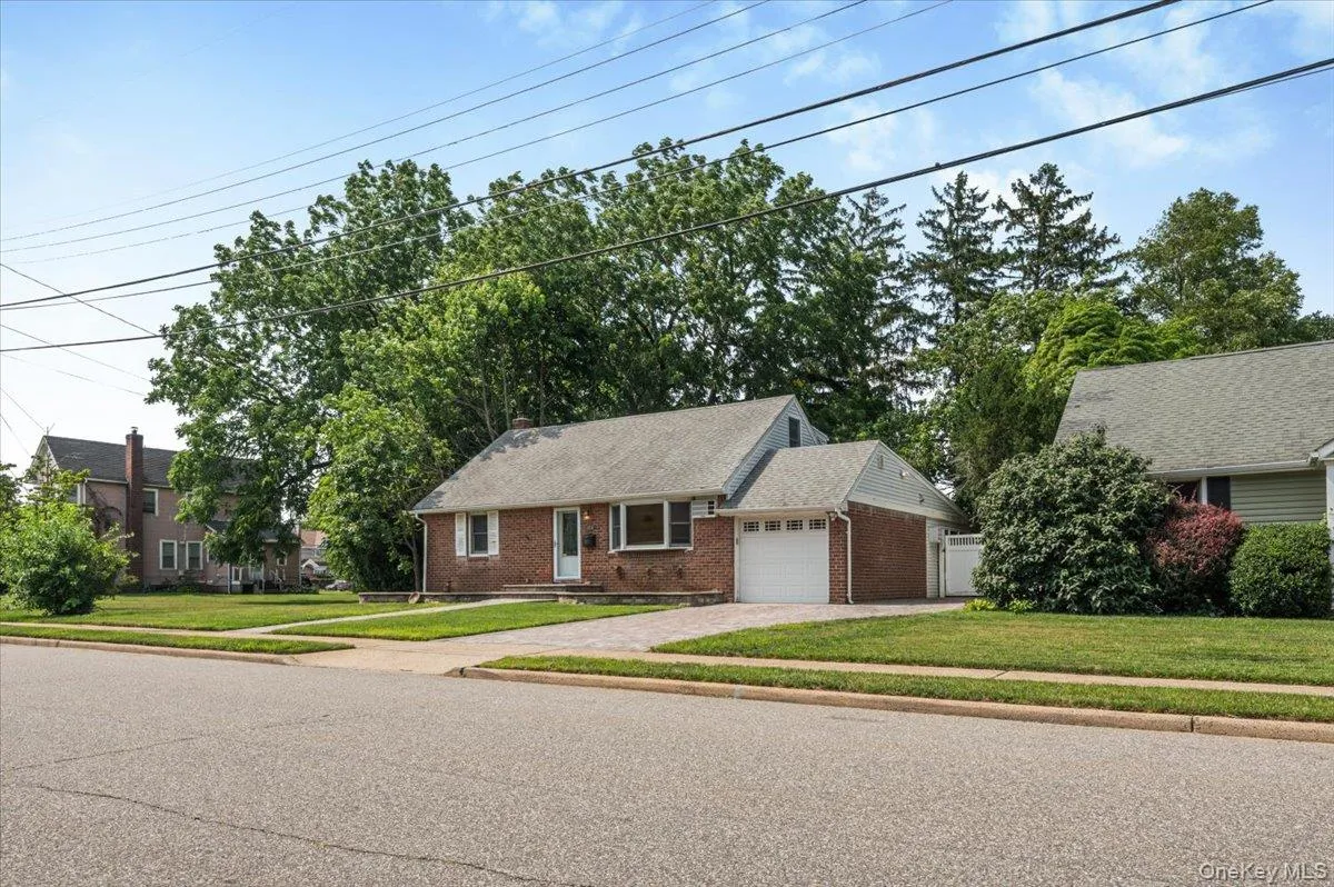 9 Tudor Road, Oyster Bay, NY, 4 Bedrooms Bedrooms, 8 Rooms Rooms,2 BathroomsBathrooms,Residential,For Rent,Tudor,0,1026121 9 Tudor Road, Oyster Bay, NY, 4 Bedrooms Bedrooms, 8 Rooms Rooms,2 BathroomsBathrooms,Residential,For Rent,Tudor,0,1026121
