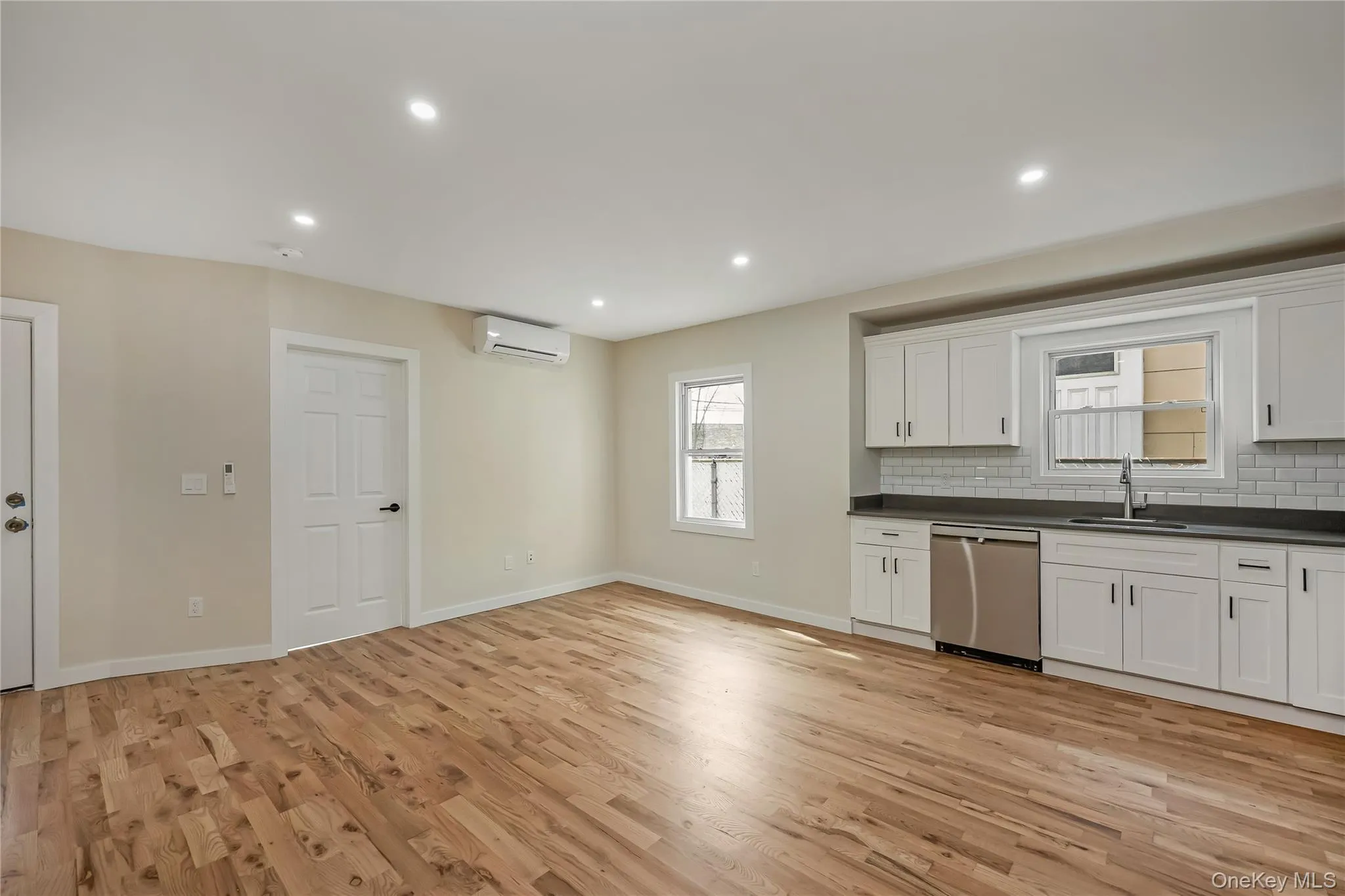 22011 139th Avenue, New York, NY, 3 Bedrooms Bedrooms, 6 Rooms Rooms,1 BathroomBathrooms,Residential Lease,For Rent,139th,0,1026135 22011 139th Avenue, New York, NY, 3 Bedrooms Bedrooms, 6 Rooms Rooms,1 BathroomBathrooms,Residential Lease,For Rent,139th,0,1026135