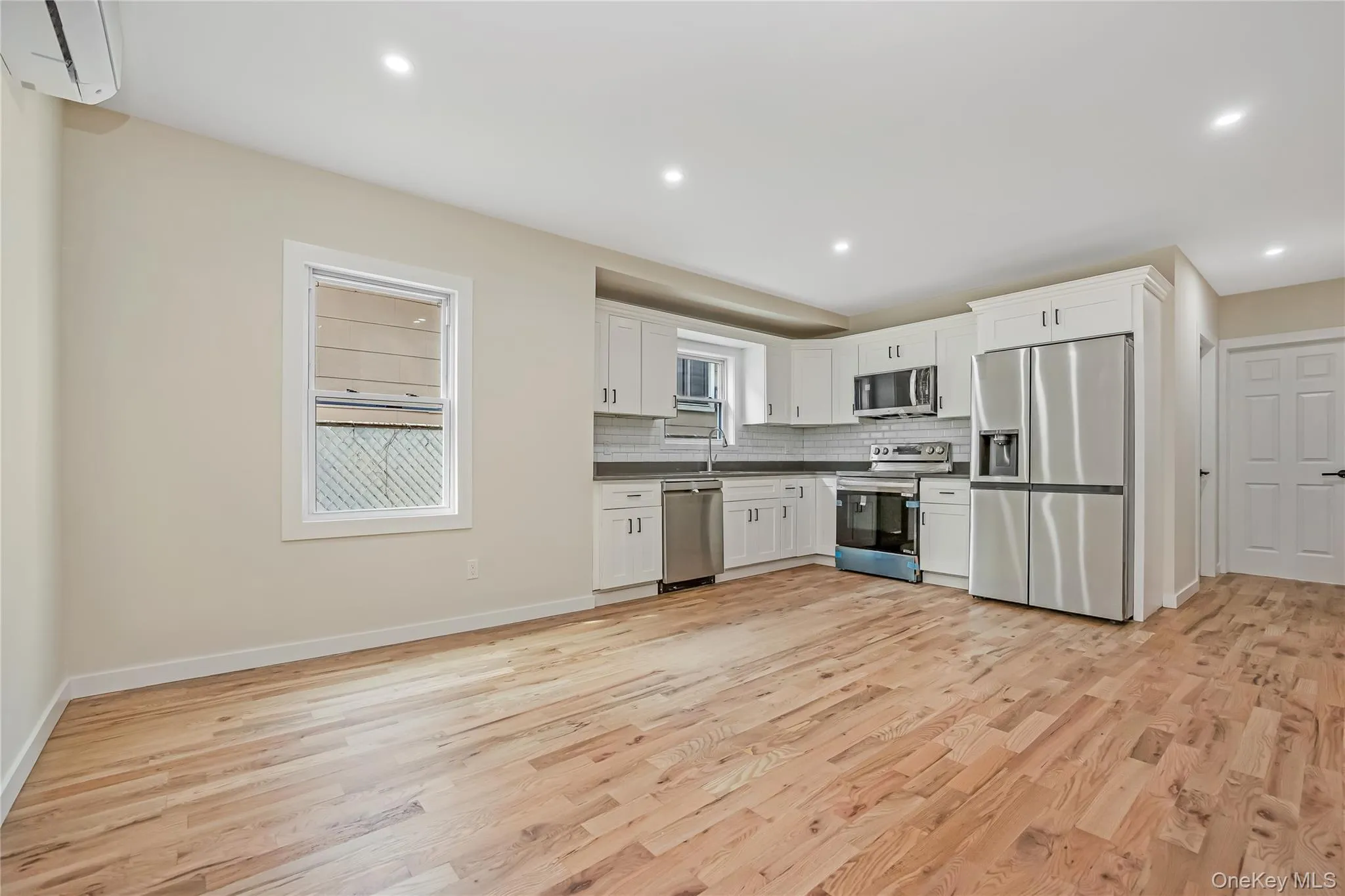 22011 139th Avenue, New York, NY, 3 Bedrooms Bedrooms, 6 Rooms Rooms,1 BathroomBathrooms,Residential Lease,For Rent,139th,0,1026135 22011 139th Avenue, New York, NY, 3 Bedrooms Bedrooms, 6 Rooms Rooms,1 BathroomBathrooms,Residential Lease,For Rent,139th,0,1026135