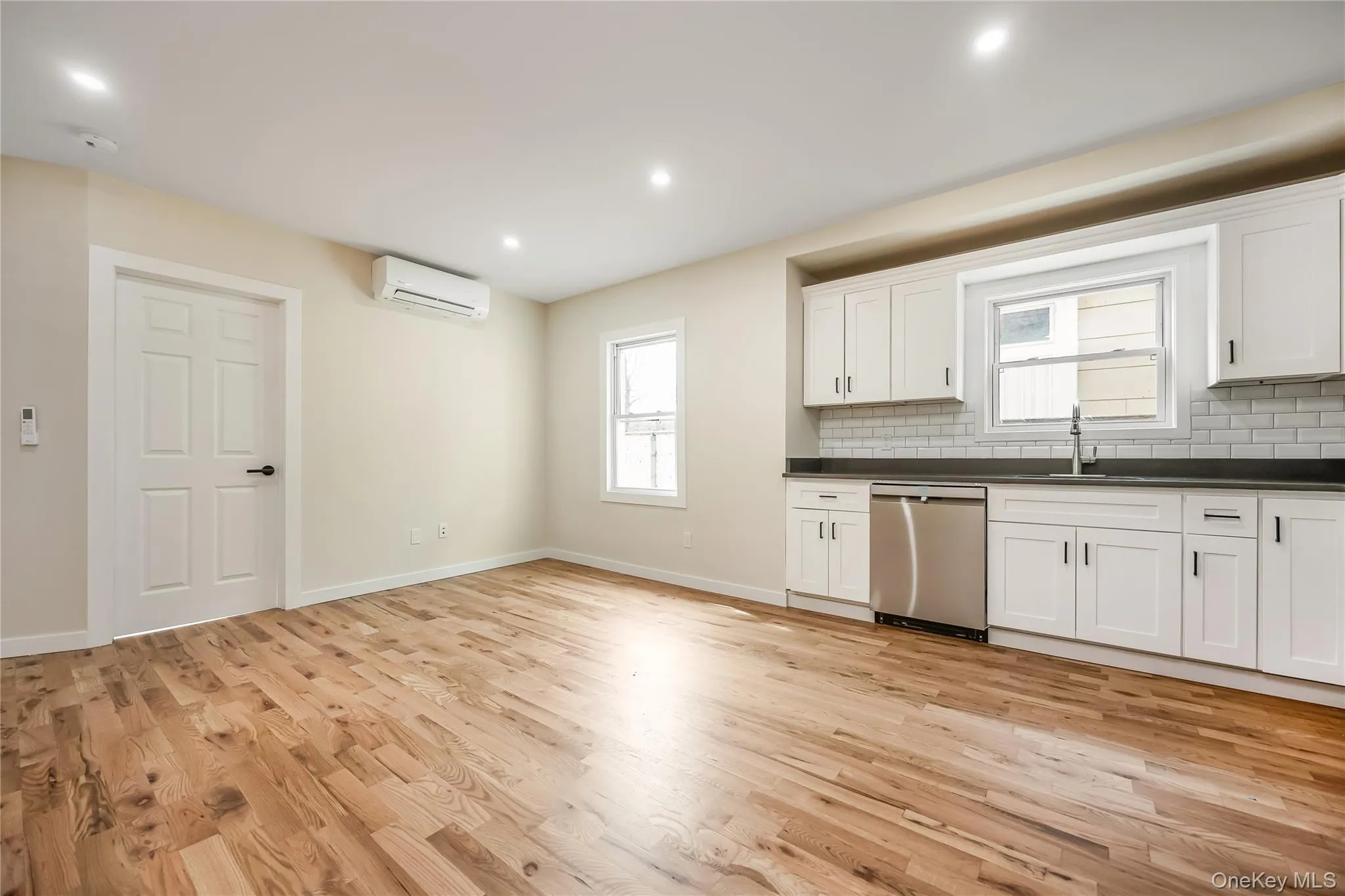 22011 139th Avenue, New York, NY, 3 Bedrooms Bedrooms, 6 Rooms Rooms,1 BathroomBathrooms,Residential Lease,For Rent,139th,0,1026135 22011 139th Avenue, New York, NY, 3 Bedrooms Bedrooms, 6 Rooms Rooms,1 BathroomBathrooms,Residential Lease,For Rent,139th,0,1026135