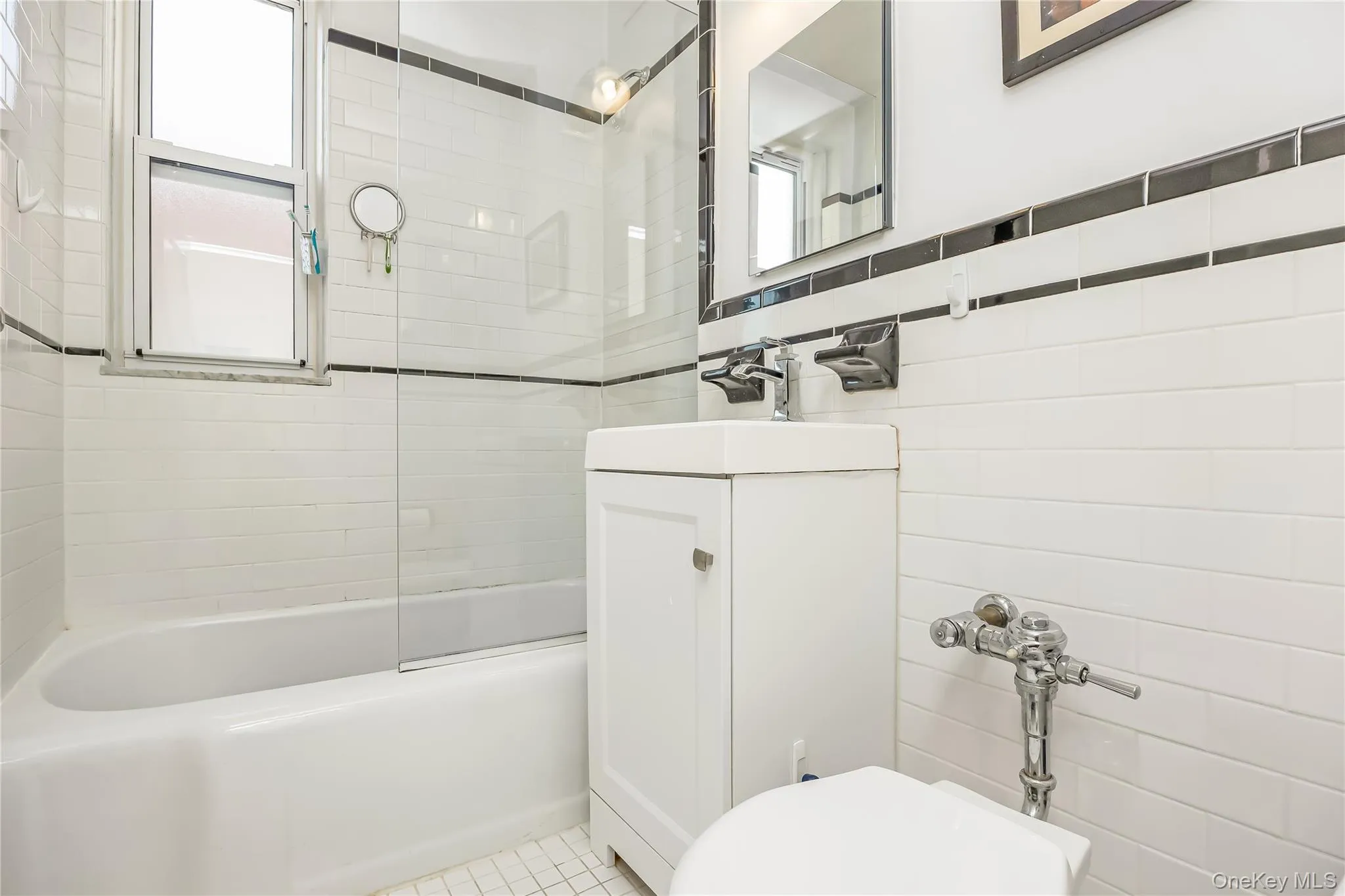 88-02 35th Avenue, New York, NY, 1 Bedroom Bedrooms, 4 Rooms Rooms,1 BathroomBathrooms,Residential,For Rent,35th,0,1026143 88-02 35th Avenue, New York, NY, 1 Bedroom Bedrooms, 4 Rooms Rooms,1 BathroomBathrooms,Residential,For Rent,35th,0,1026143