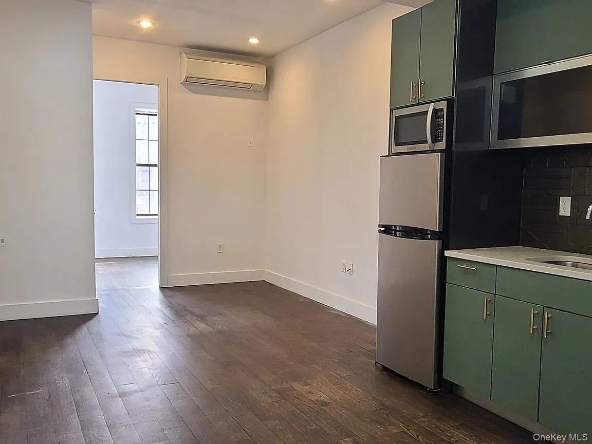 550 Howard Avenue, New York, NY, 3 Bedrooms Bedrooms, 7 Rooms Rooms,1 BathroomBathrooms,Residential Lease,For Rent,Howard,0,1026145 550 Howard Avenue, New York, NY, 3 Bedrooms Bedrooms, 7 Rooms Rooms,1 BathroomBathrooms,Residential Lease,For Rent,Howard,0,1026145