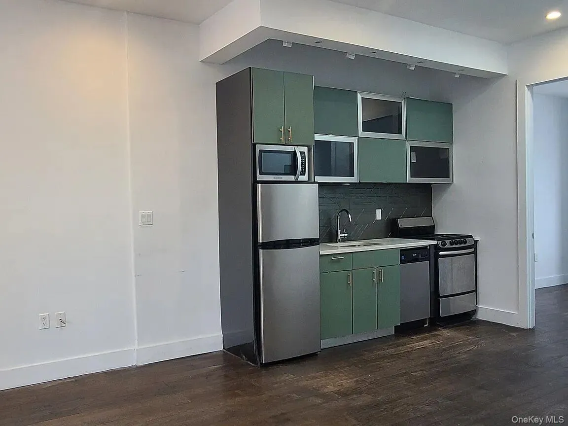 550 Howard Avenue, New York, NY, 3 Bedrooms Bedrooms, 7 Rooms Rooms,1 BathroomBathrooms,Residential Lease,For Rent,Howard,0,1026145 550 Howard Avenue, New York, NY, 3 Bedrooms Bedrooms, 7 Rooms Rooms,1 BathroomBathrooms,Residential Lease,For Rent,Howard,0,1026145