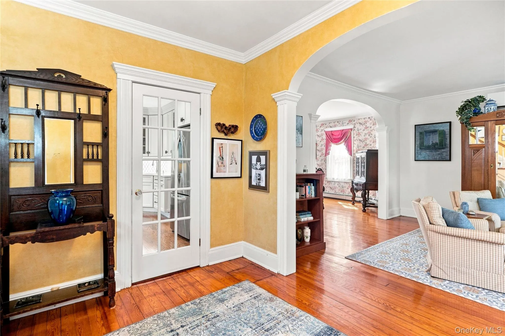Foyer with Entry to Spacious Living Room Foyer with Entry to Spacious Living Room