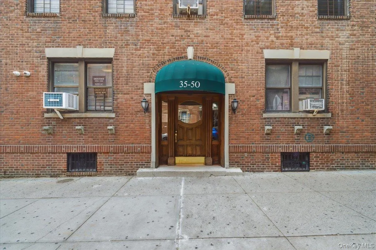 3550 82nd Street, New York, NY, 2 Bedrooms Bedrooms, 5 Rooms Rooms,1 BathroomBathrooms,Residential,For Rent,82nd,0,1026161 3550 82nd Street, New York, NY, 2 Bedrooms Bedrooms, 5 Rooms Rooms,1 BathroomBathrooms,Residential,For Rent,82nd,0,1026161