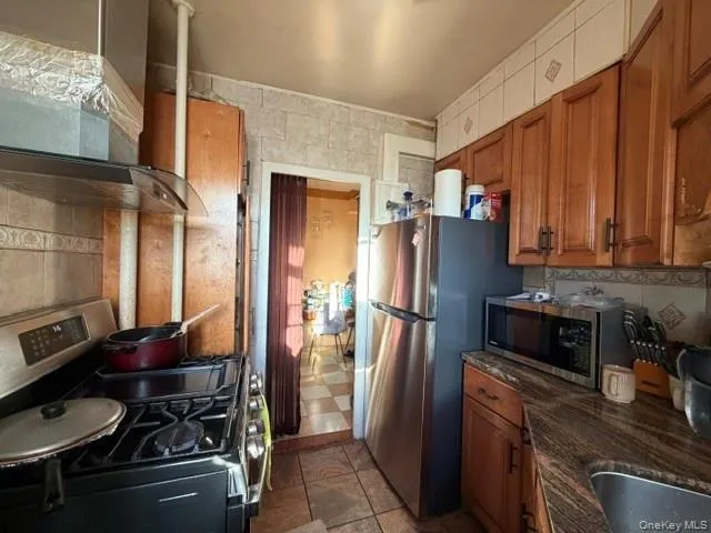 1410 Parkchester Road, New York, NY, 2 Bedrooms Bedrooms, 3 Rooms Rooms,1 BathroomBathrooms,Residential Lease,For Rent,Parkchester,0,1026162 1410 Parkchester Road, New York, NY, 2 Bedrooms Bedrooms, 3 Rooms Rooms,1 BathroomBathrooms,Residential Lease,For Rent,Parkchester,0,1026162