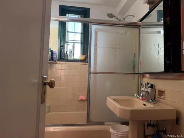 1410 Parkchester Road, New York, NY, 2 Bedrooms Bedrooms, 3 Rooms Rooms,1 BathroomBathrooms,Residential Lease,For Rent,Parkchester,0,1026162 1410 Parkchester Road, New York, NY, 2 Bedrooms Bedrooms, 3 Rooms Rooms,1 BathroomBathrooms,Residential Lease,For Rent,Parkchester,0,1026162