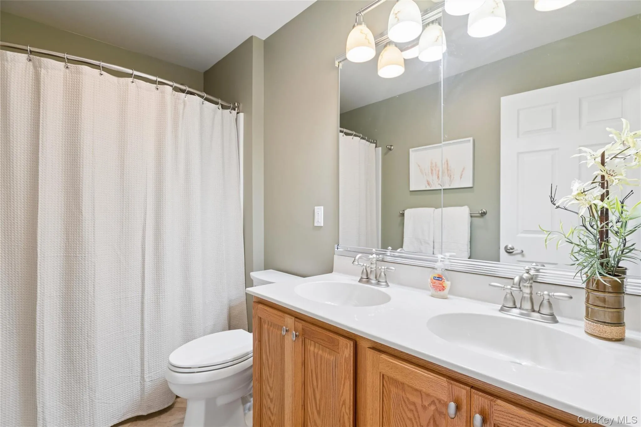 Upper full bath Upper full bath
