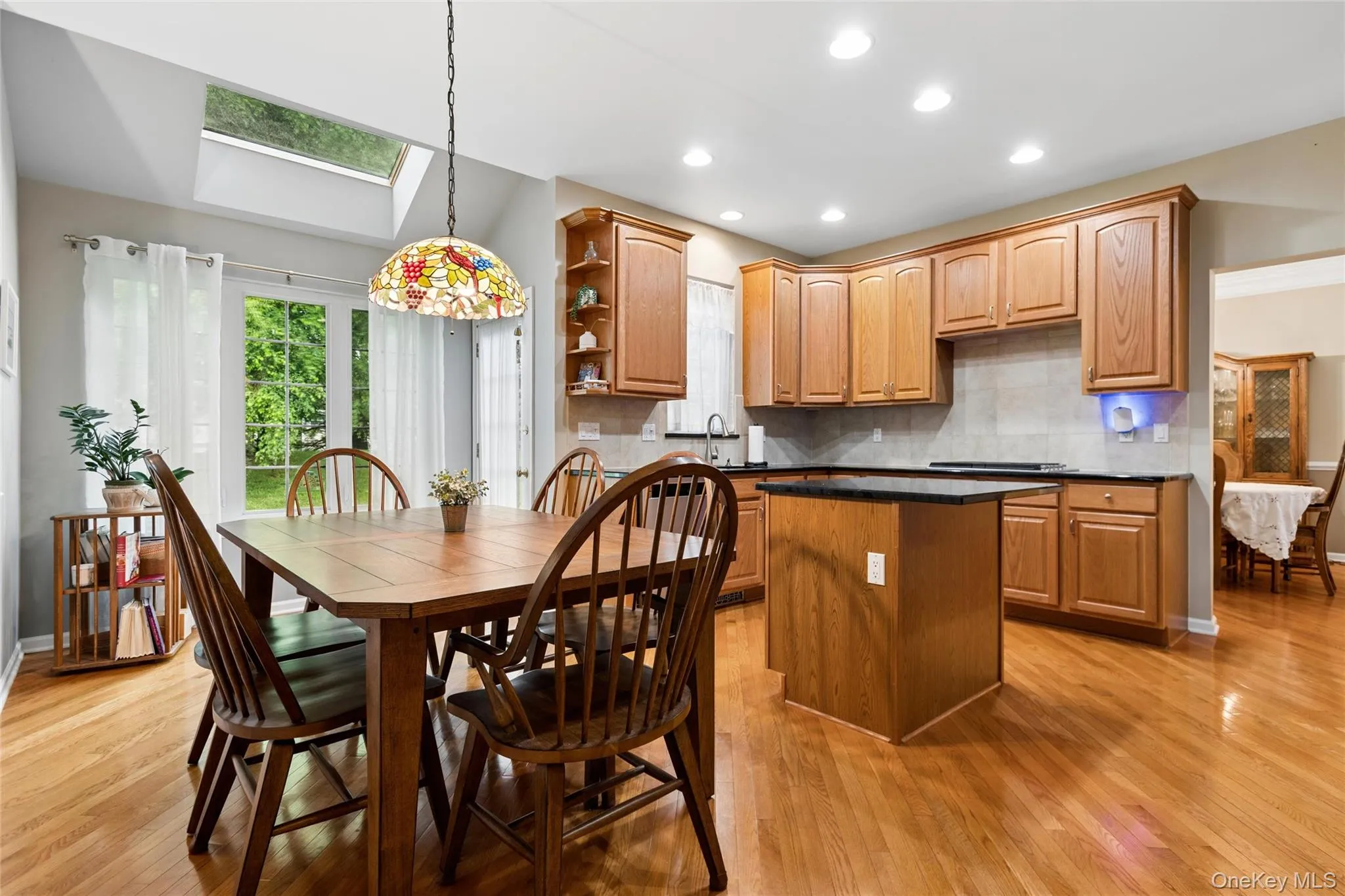 Large Eat-In Kitchen Large Eat-In Kitchen