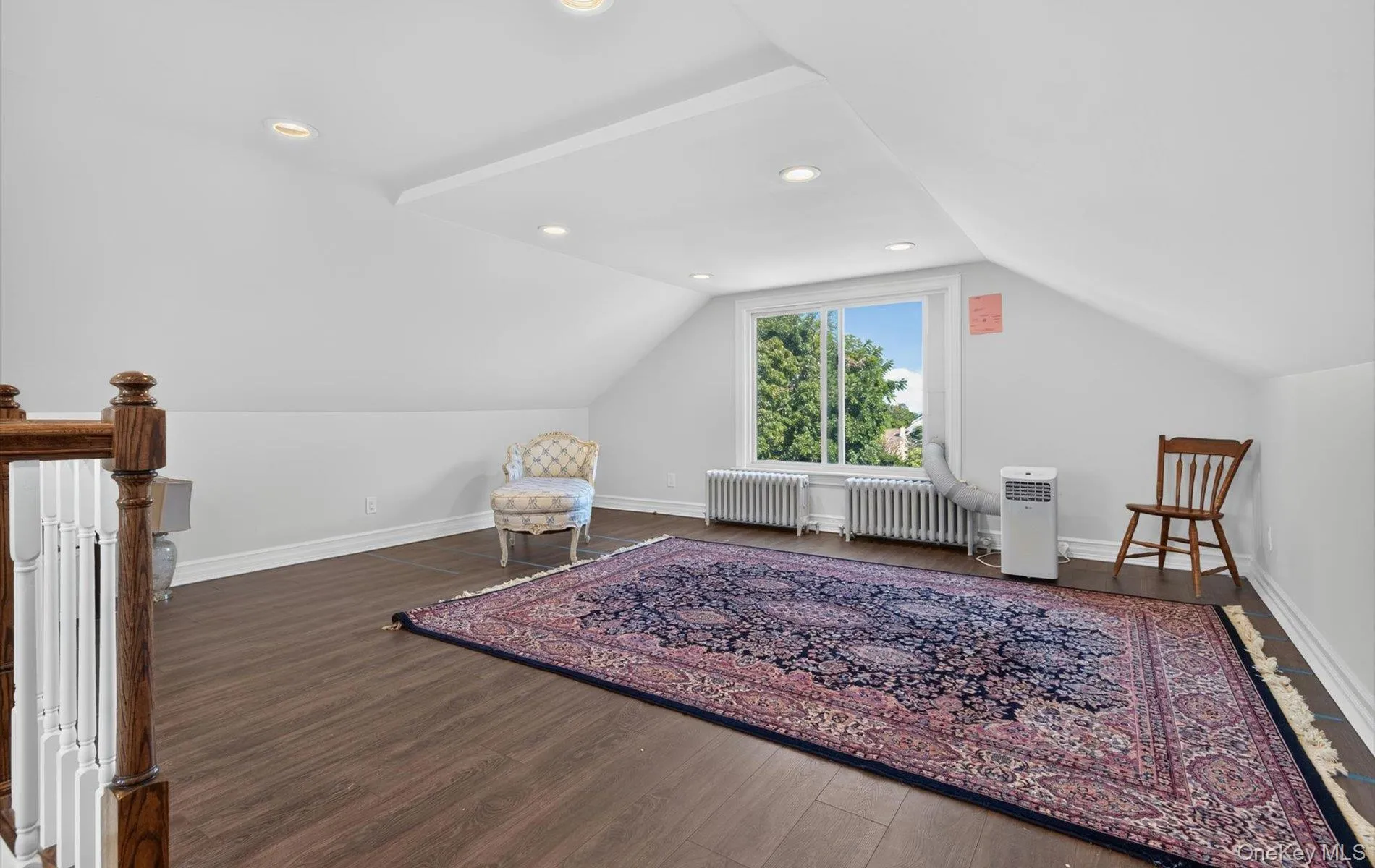 Spacious loft area, with winter water views of oyster bay harbor Spacious loft area, with winter water views of oyster bay harbor