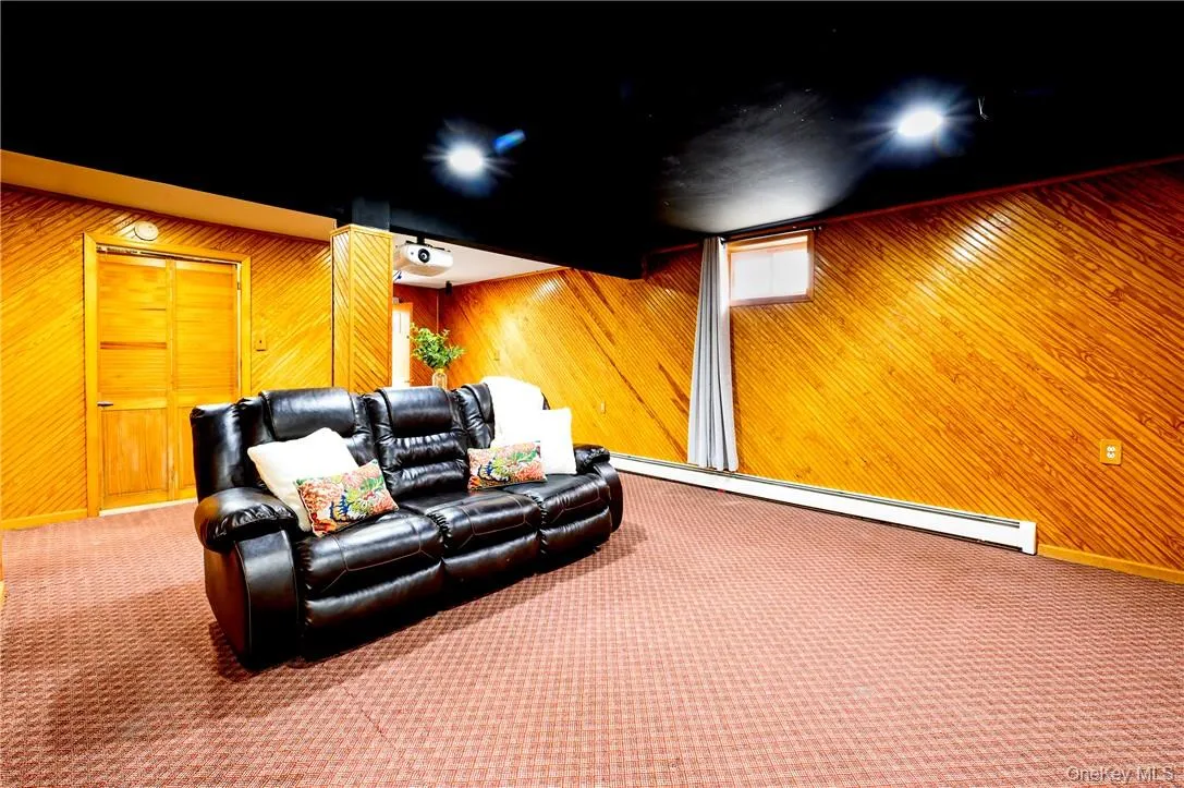 Media room, Den, Playroom... endless possibilities! Media room, Den, Playroom... endless possibilities!