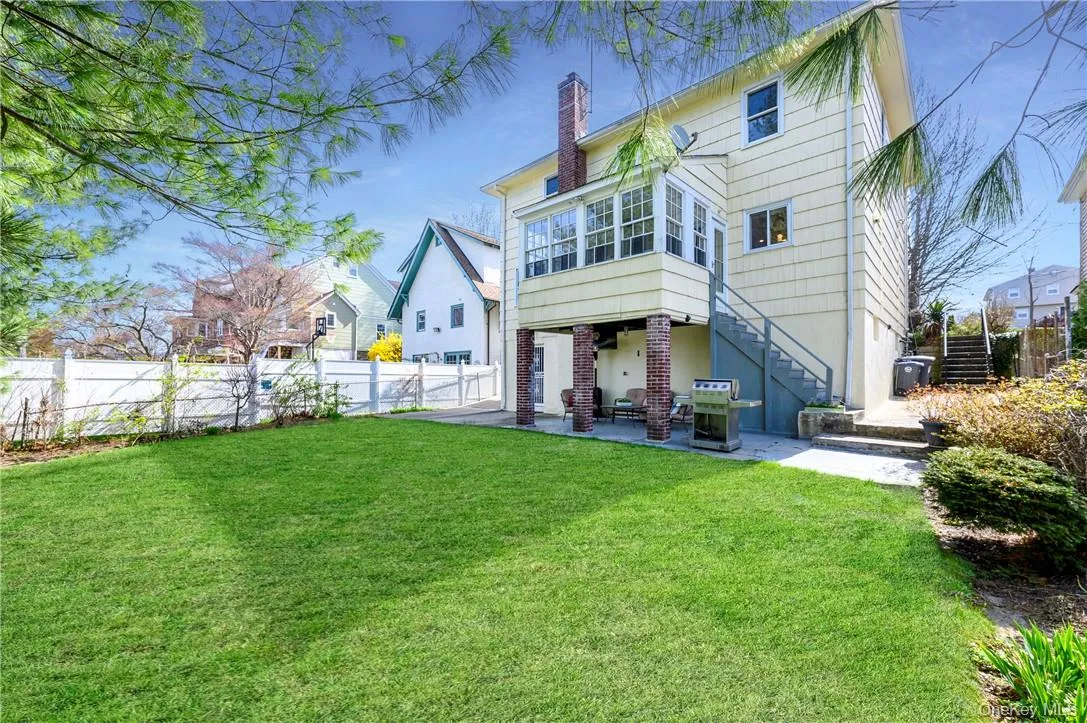 341 Sixth Avenue, Pelham, NY, 4 Bedrooms Bedrooms, 9 Rooms Rooms,2 BathroomsBathrooms,Residential,For Rent,Sixth,0,1026170 341 Sixth Avenue, Pelham, NY, 4 Bedrooms Bedrooms, 9 Rooms Rooms,2 BathroomsBathrooms,Residential,For Rent,Sixth,0,1026170