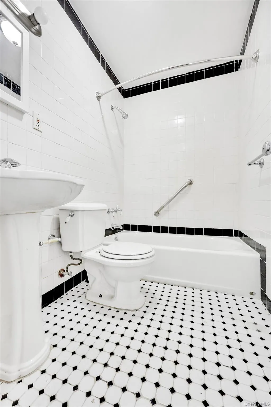 5 Hawthorne Lane, Hempstead, NY, 4 Bedrooms Bedrooms, 10 Rooms Rooms,2 BathroomsBathrooms,Residential Lease,For Rent,Hawthorne,0,1026176 5 Hawthorne Lane, Hempstead, NY, 4 Bedrooms Bedrooms, 10 Rooms Rooms,2 BathroomsBathrooms,Residential Lease,For Rent,Hawthorne,0,1026176