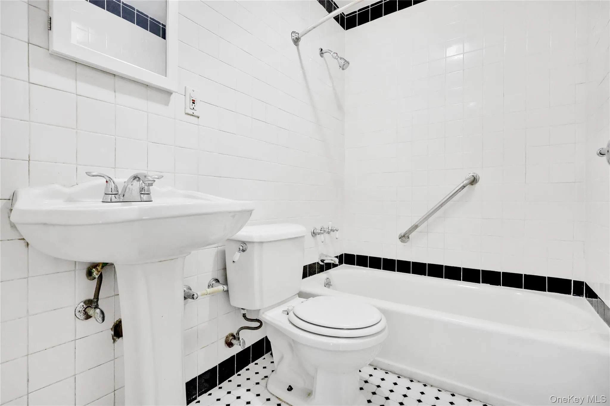 5 Hawthorne Lane, Hempstead, NY, 4 Bedrooms Bedrooms, 10 Rooms Rooms,2 BathroomsBathrooms,Residential Lease,For Rent,Hawthorne,0,1026176 5 Hawthorne Lane, Hempstead, NY, 4 Bedrooms Bedrooms, 10 Rooms Rooms,2 BathroomsBathrooms,Residential Lease,For Rent,Hawthorne,0,1026176