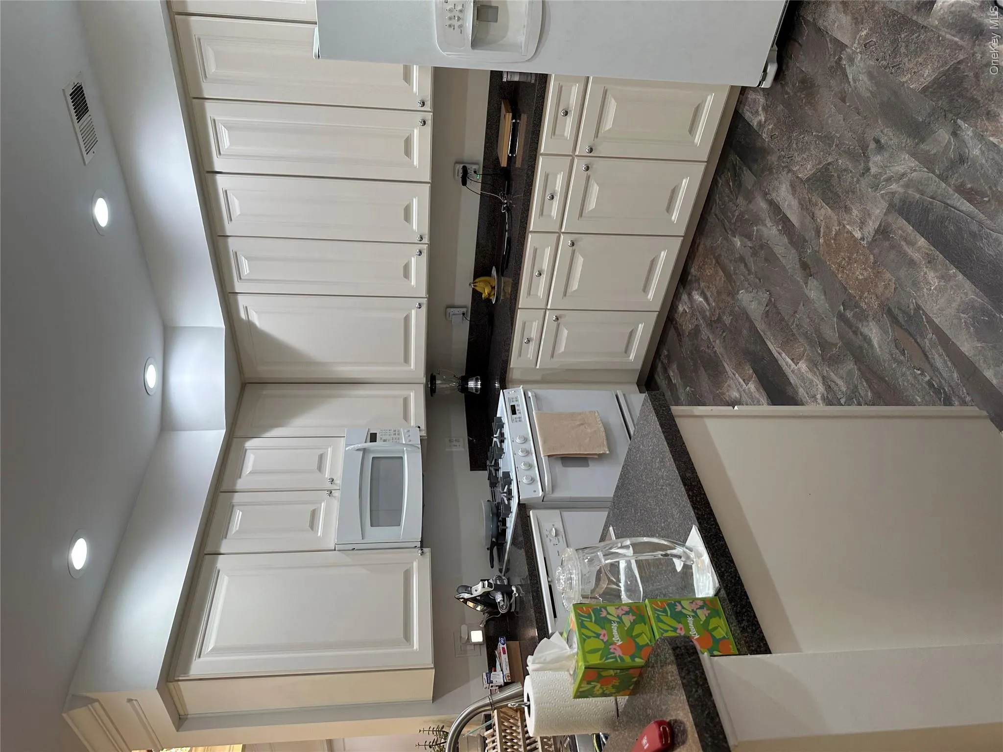 28 De Baun Avenue, Ramapo, NY, 2 Bedrooms Bedrooms, 6 Rooms Rooms,2 BathroomsBathrooms,Residential,For Rent,De Baun,0,1026185 28 De Baun Avenue, Ramapo, NY, 2 Bedrooms Bedrooms, 6 Rooms Rooms,2 BathroomsBathrooms,Residential,For Rent,De Baun,0,1026185