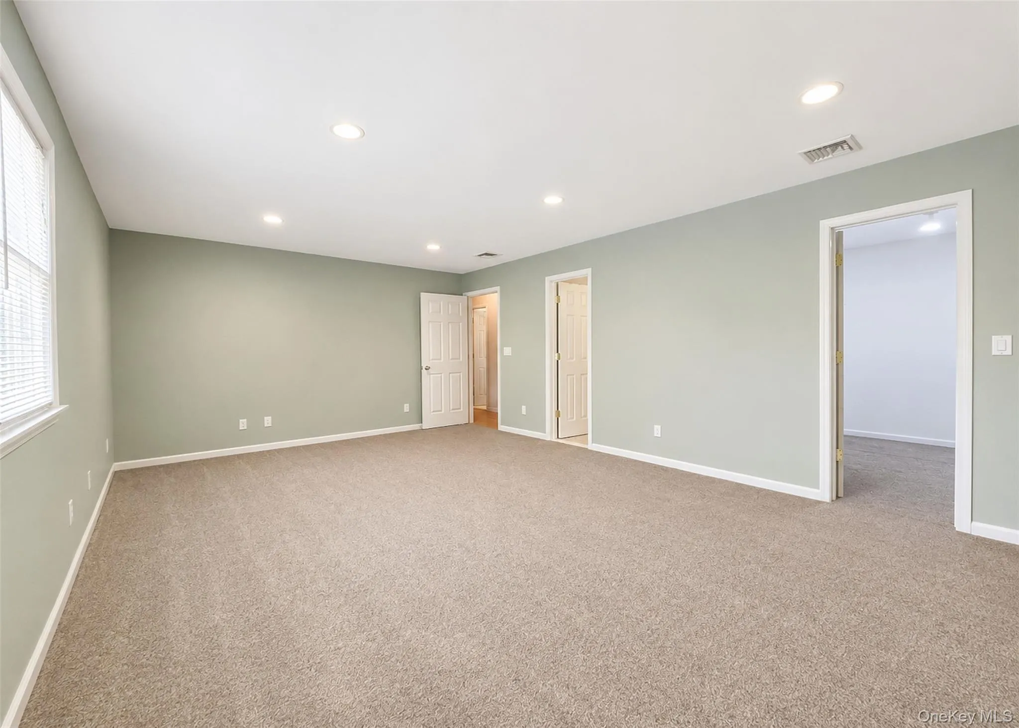 21 Sailer Street, Smithtown, NY, 3 Bedrooms Bedrooms, 7 Rooms Rooms,3 BathroomsBathrooms,Residential,For Rent,Sailer,0,1026187 21 Sailer Street, Smithtown, NY, 3 Bedrooms Bedrooms, 7 Rooms Rooms,3 BathroomsBathrooms,Residential,For Rent,Sailer,0,1026187