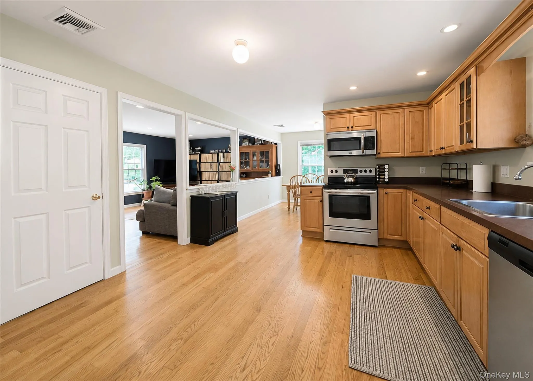 21 Sailer Street, Smithtown, NY, 3 Bedrooms Bedrooms, 7 Rooms Rooms,3 BathroomsBathrooms,Residential,For Rent,Sailer,0,1026187 21 Sailer Street, Smithtown, NY, 3 Bedrooms Bedrooms, 7 Rooms Rooms,3 BathroomsBathrooms,Residential,For Rent,Sailer,0,1026187