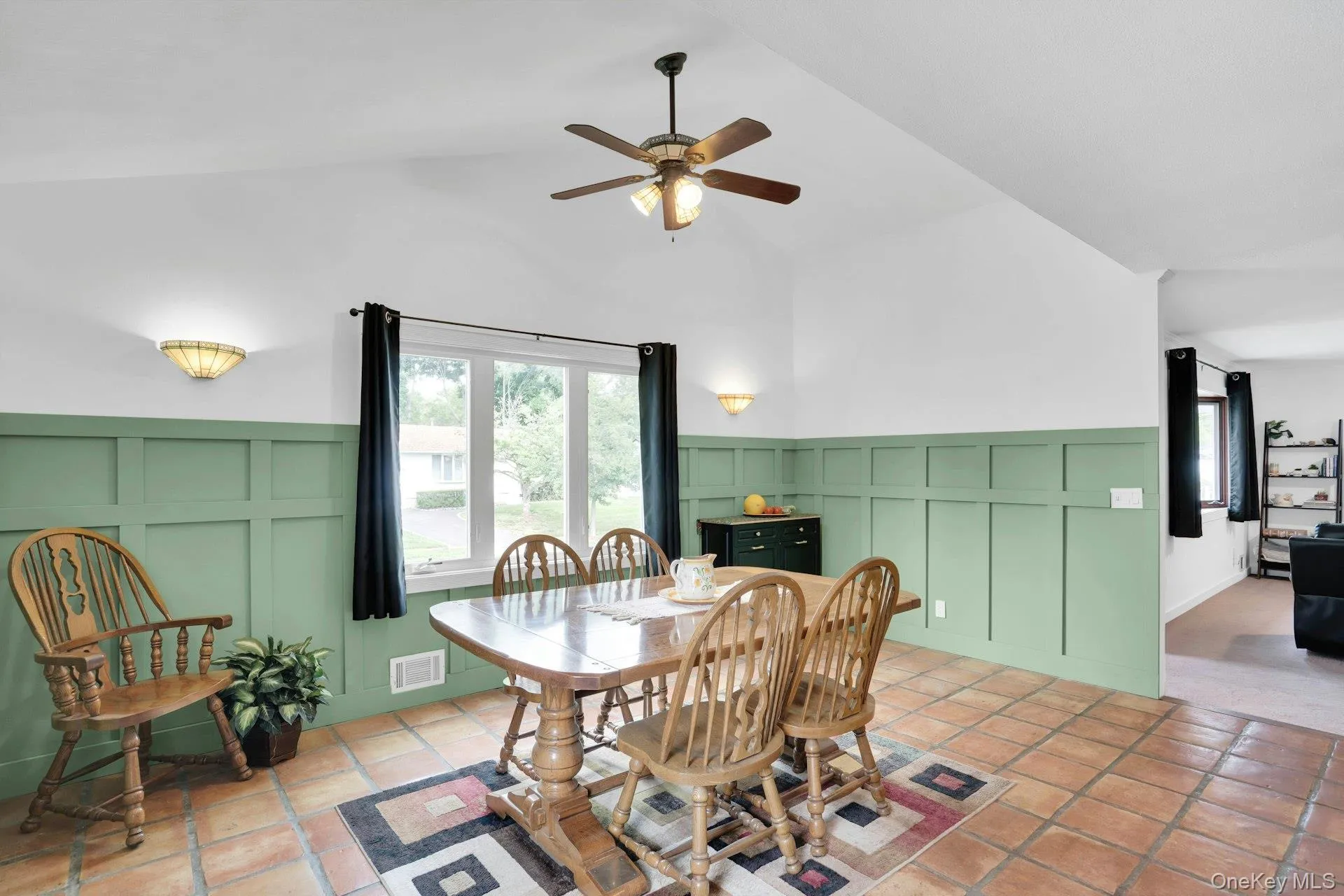 Beautifully wainscoted all around. Beautifully wainscoted all around.