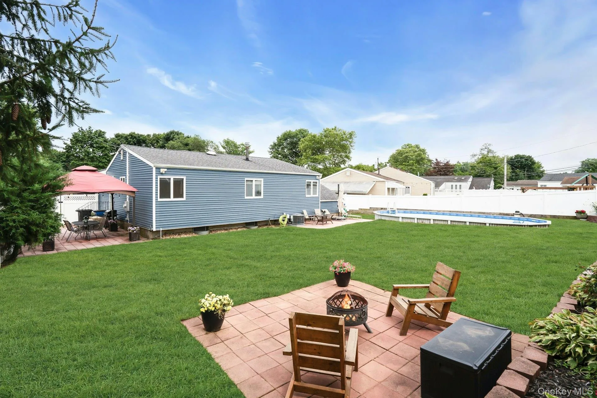 There are 3 patios to choose from! There are 3 patios to choose from!