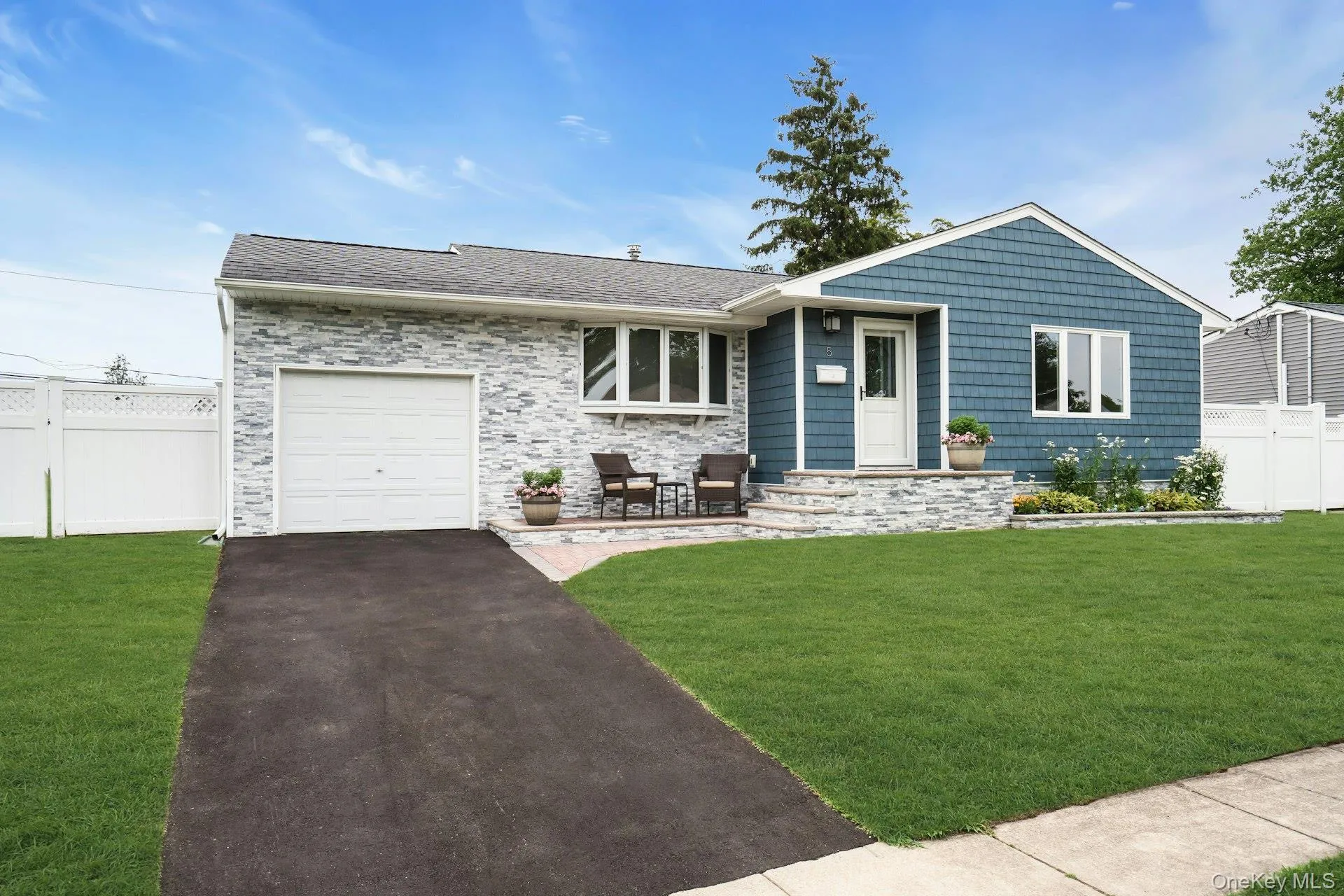 This house has CURB APPEAL! This house has CURB APPEAL!
