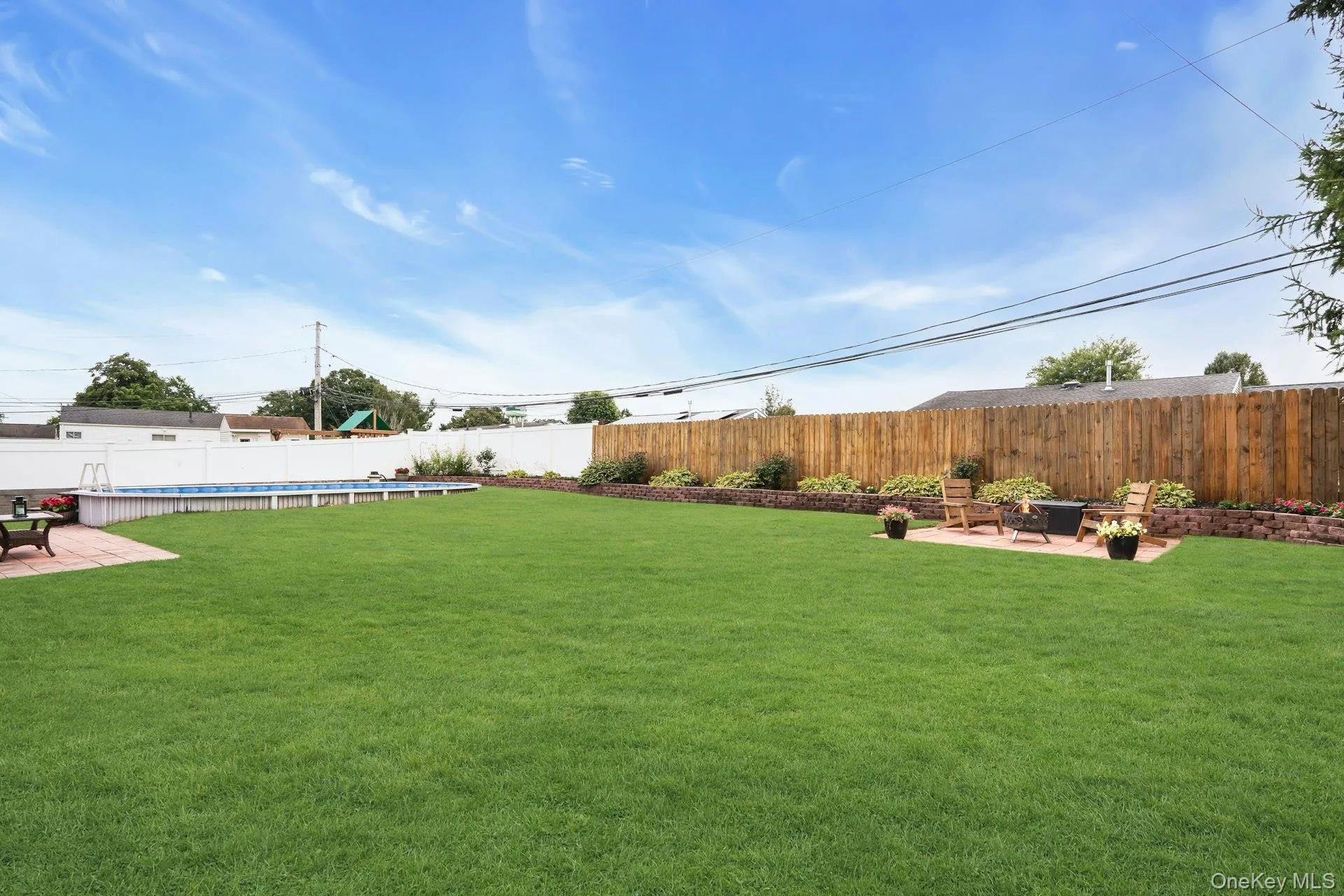 Plenty of lawn for activities. Plenty of lawn for activities.