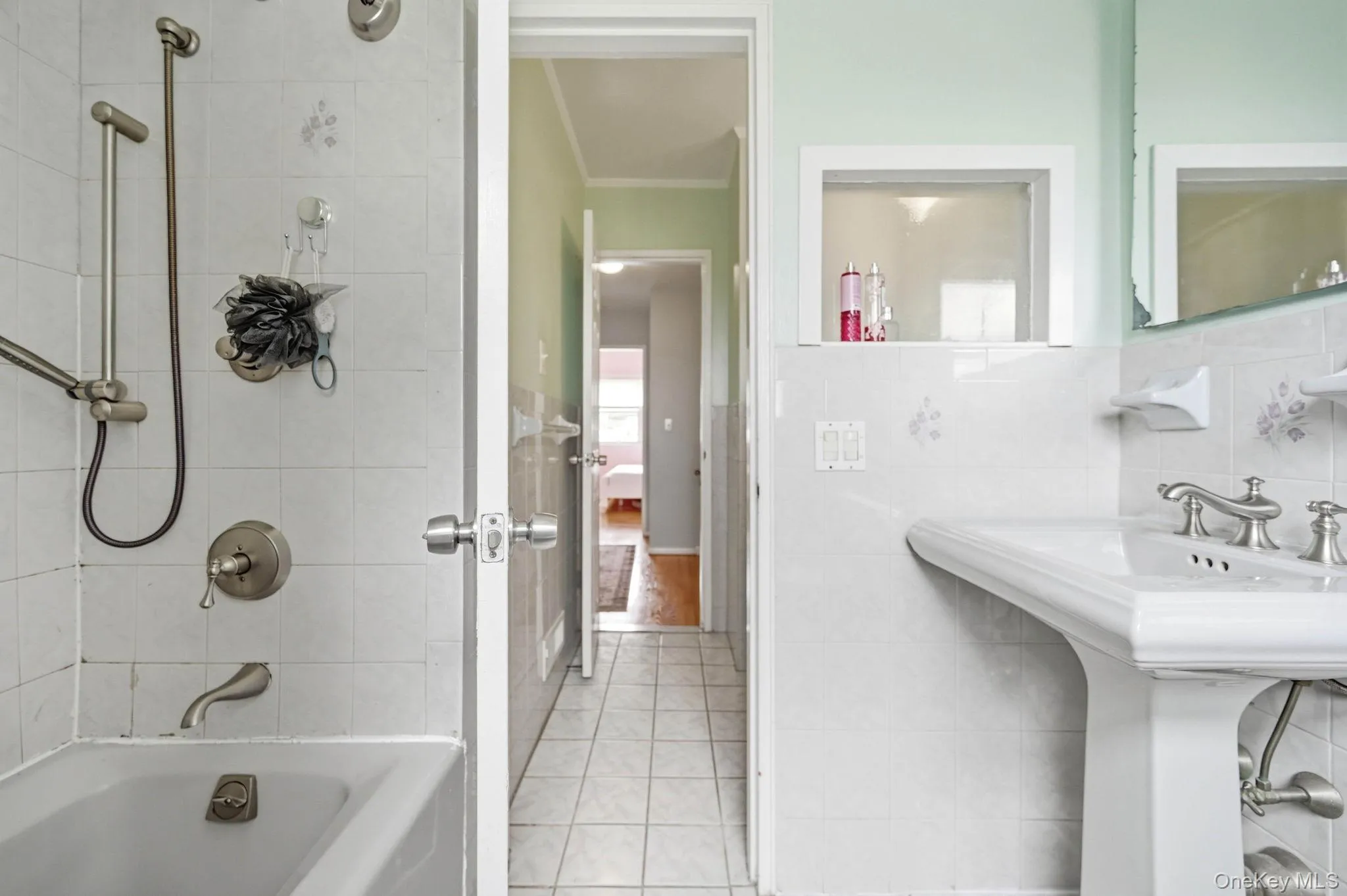 58 Dexter Road, Yonkers, NY, 4 Bedrooms Bedrooms, 7 Rooms Rooms,2 BathroomsBathrooms,Residential,For Rent,Dexter,0,1026199 58 Dexter Road, Yonkers, NY, 4 Bedrooms Bedrooms, 7 Rooms Rooms,2 BathroomsBathrooms,Residential,For Rent,Dexter,0,1026199