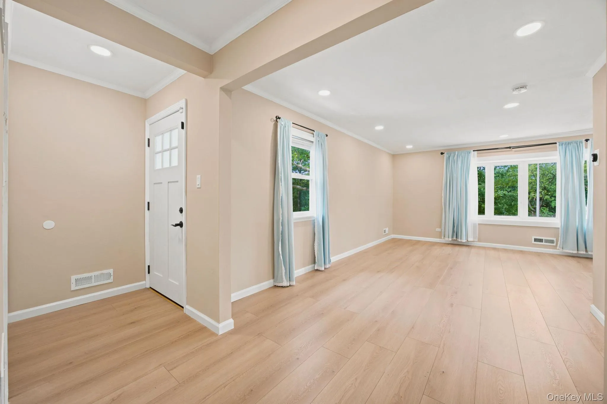 2811 Clearview Expressway, New York, NY, 4 Bedrooms Bedrooms, 11 Rooms Rooms,3 BathroomsBathrooms,Residential,For Rent,Clearview,0,1026209 2811 Clearview Expressway, New York, NY, 4 Bedrooms Bedrooms, 11 Rooms Rooms,3 BathroomsBathrooms,Residential,For Rent,Clearview,0,1026209