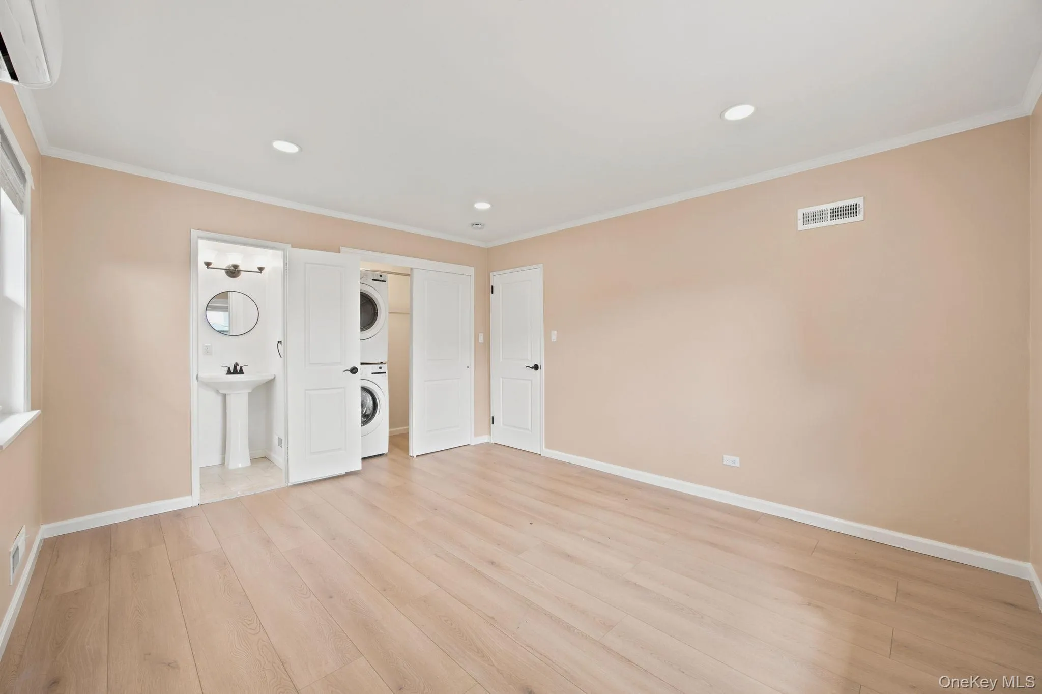 2811 Clearview Expressway, New York, NY, 4 Bedrooms Bedrooms, 11 Rooms Rooms,3 BathroomsBathrooms,Residential,For Rent,Clearview,0,1026209 2811 Clearview Expressway, New York, NY, 4 Bedrooms Bedrooms, 11 Rooms Rooms,3 BathroomsBathrooms,Residential,For Rent,Clearview,0,1026209