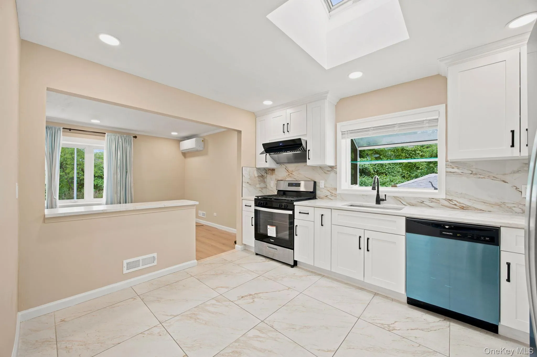 2811 Clearview Expressway, New York, NY, 4 Bedrooms Bedrooms, 11 Rooms Rooms,3 BathroomsBathrooms,Residential,For Rent,Clearview,0,1026209 2811 Clearview Expressway, New York, NY, 4 Bedrooms Bedrooms, 11 Rooms Rooms,3 BathroomsBathrooms,Residential,For Rent,Clearview,0,1026209